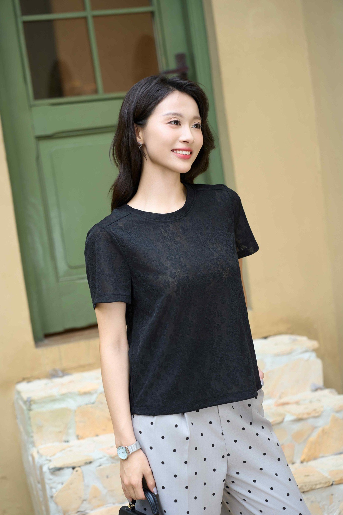Áo ren ngắn tay cổ tròn