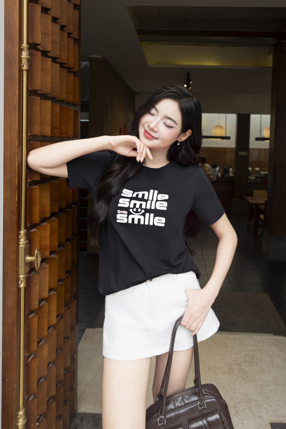 Áo phông nữ chất liệu cotton cổ tròn in chữ SMILE