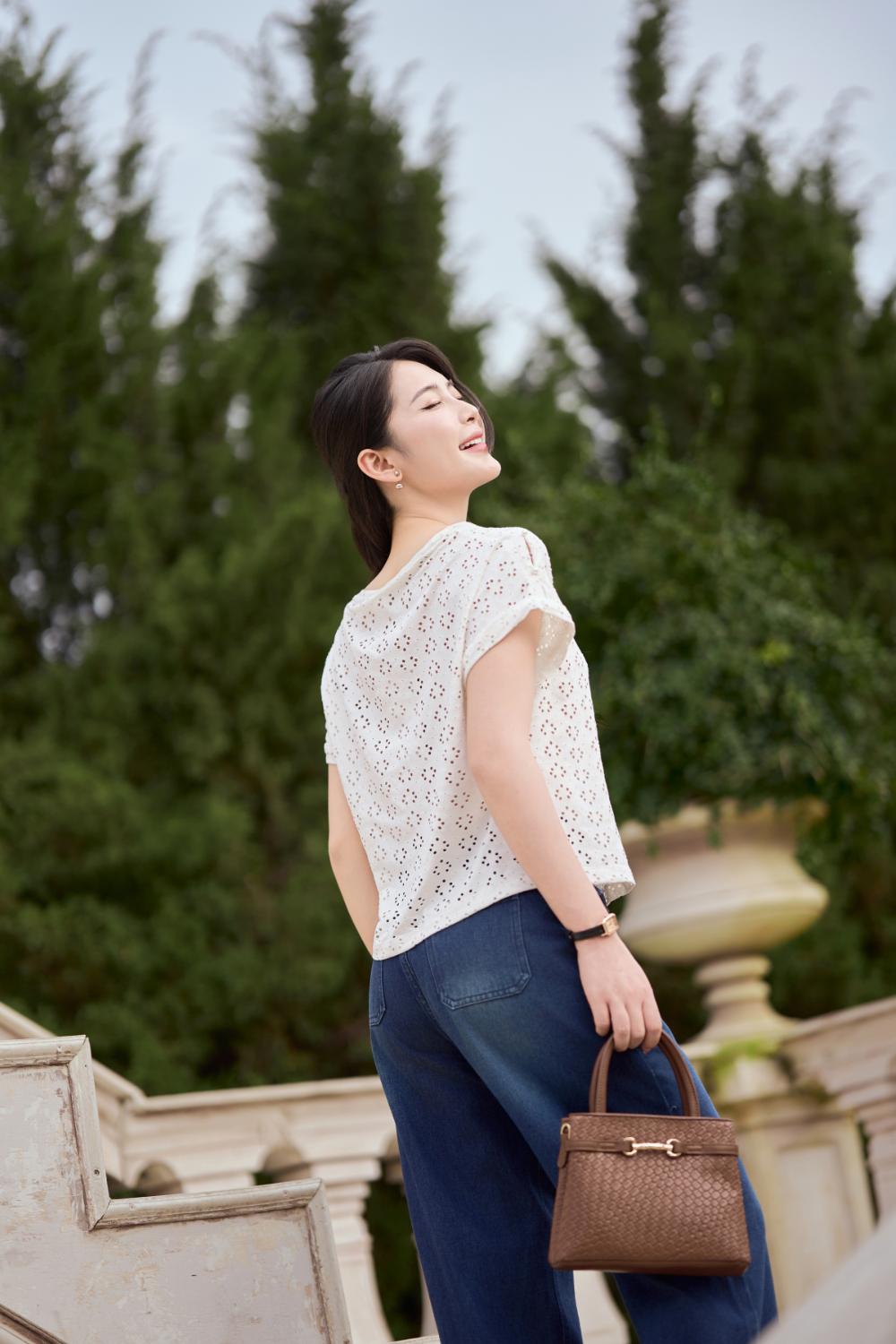 Áo cotton kẻ nẹp phối ren