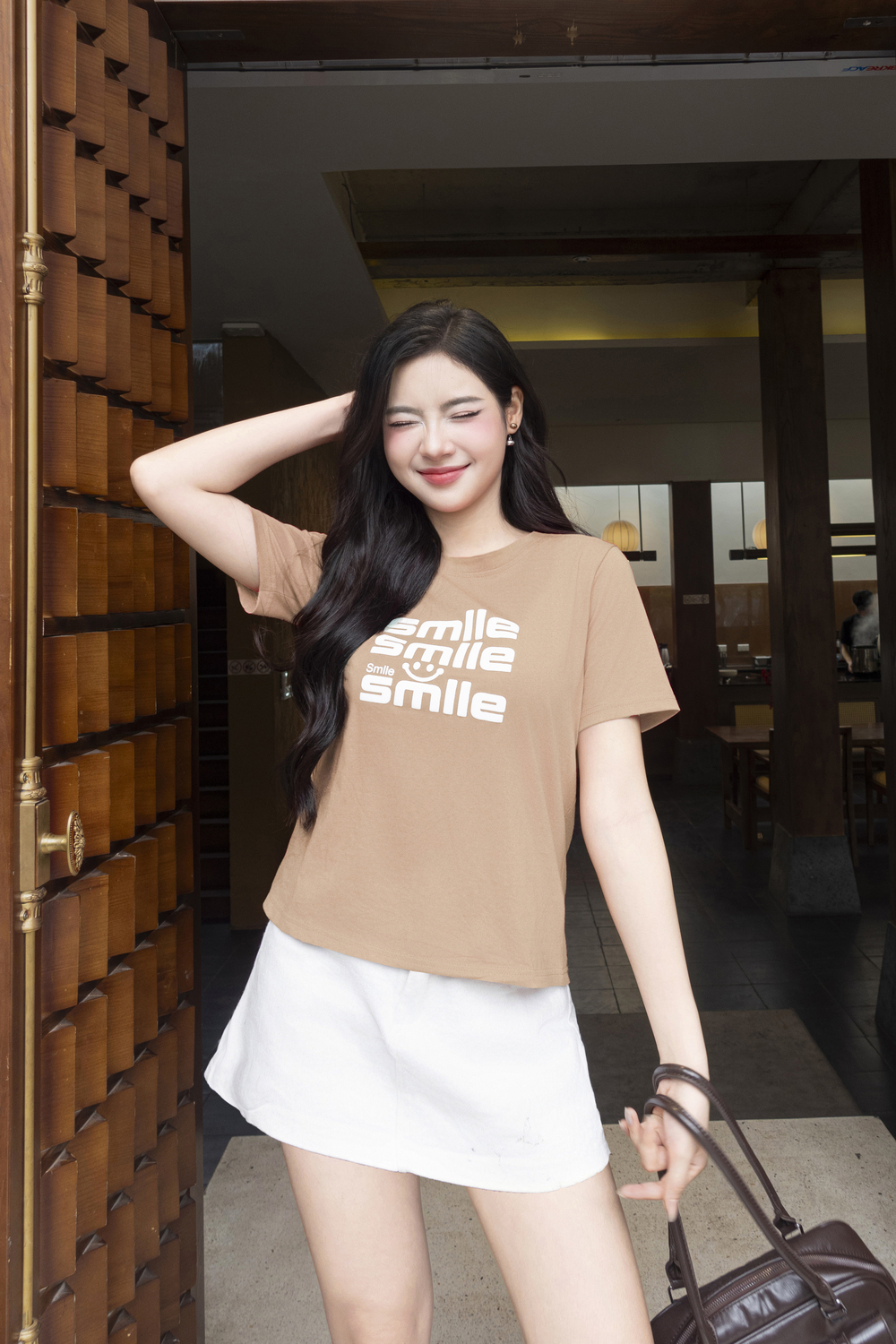 Áo phông nữ chất liệu cotton cổ tròn in chữ SMILE