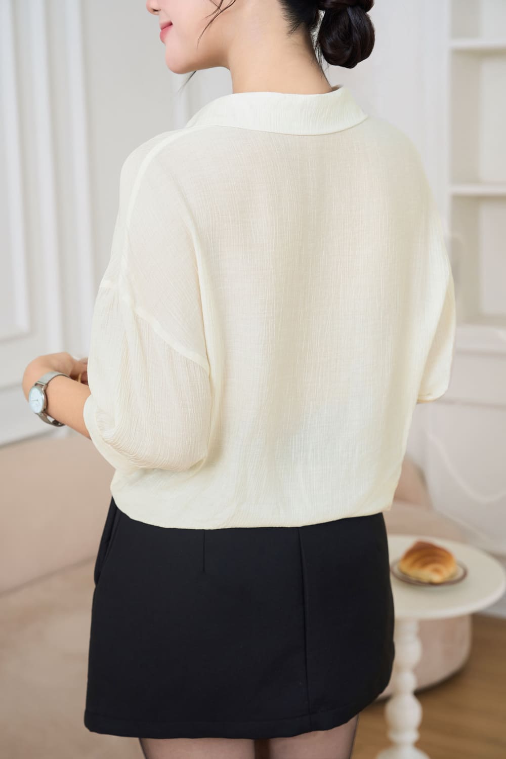 Áo sơ mi tay lỡ buộc vạt gấu