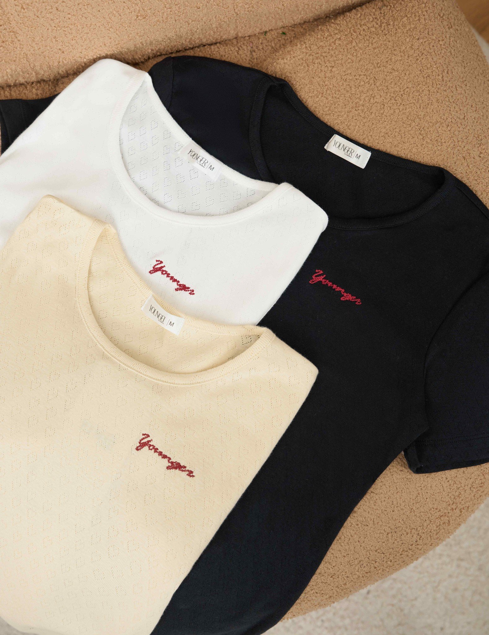 Áo thun nữ Cardina dòng thời trang trẻ trung vải cotton họa tiết thêu ngực
