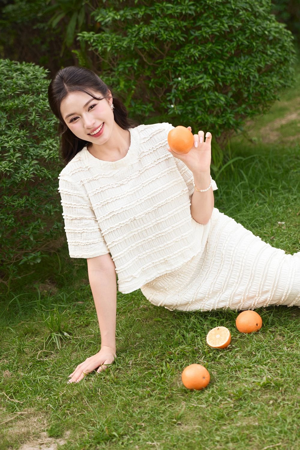 Nữ tính và mềm mại khi kết hợp với chân váy