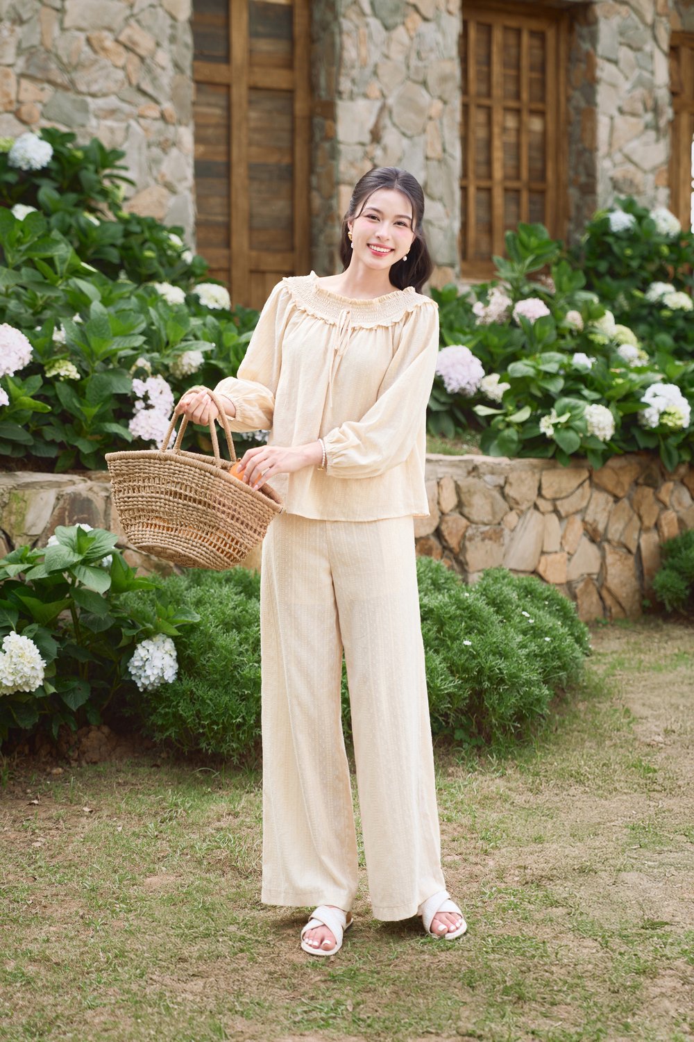 Quần thô thêu dáng suông cạp chun sau
