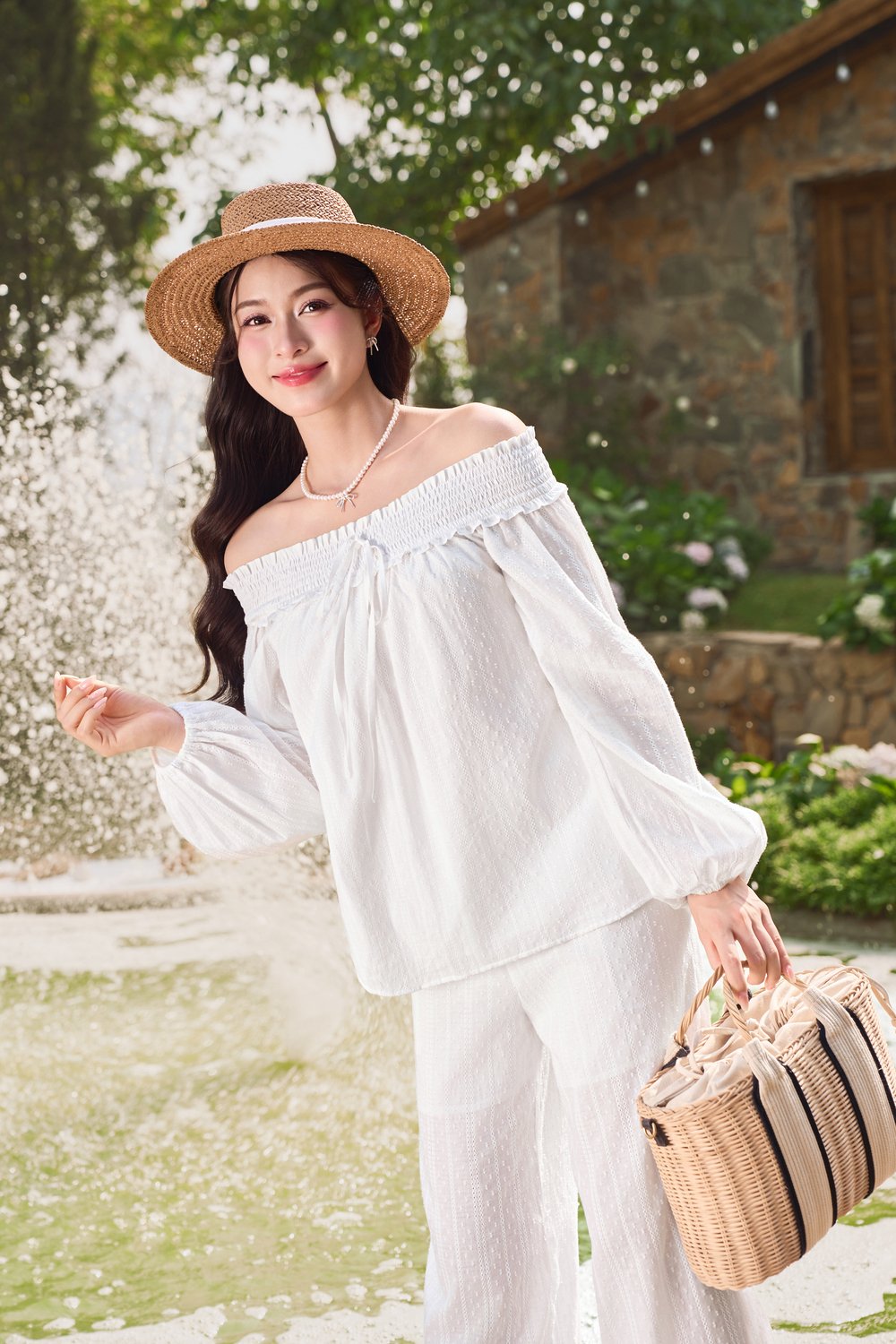 Áo thô thêu trễ vai