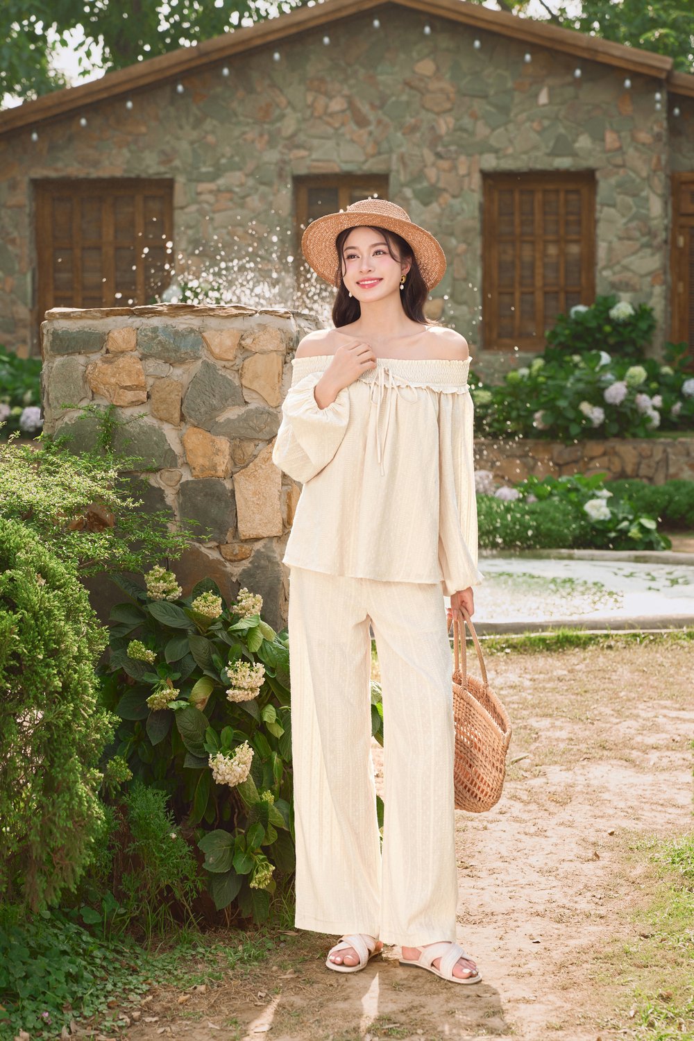 Quần thô thêu dáng suông cạp chun sau