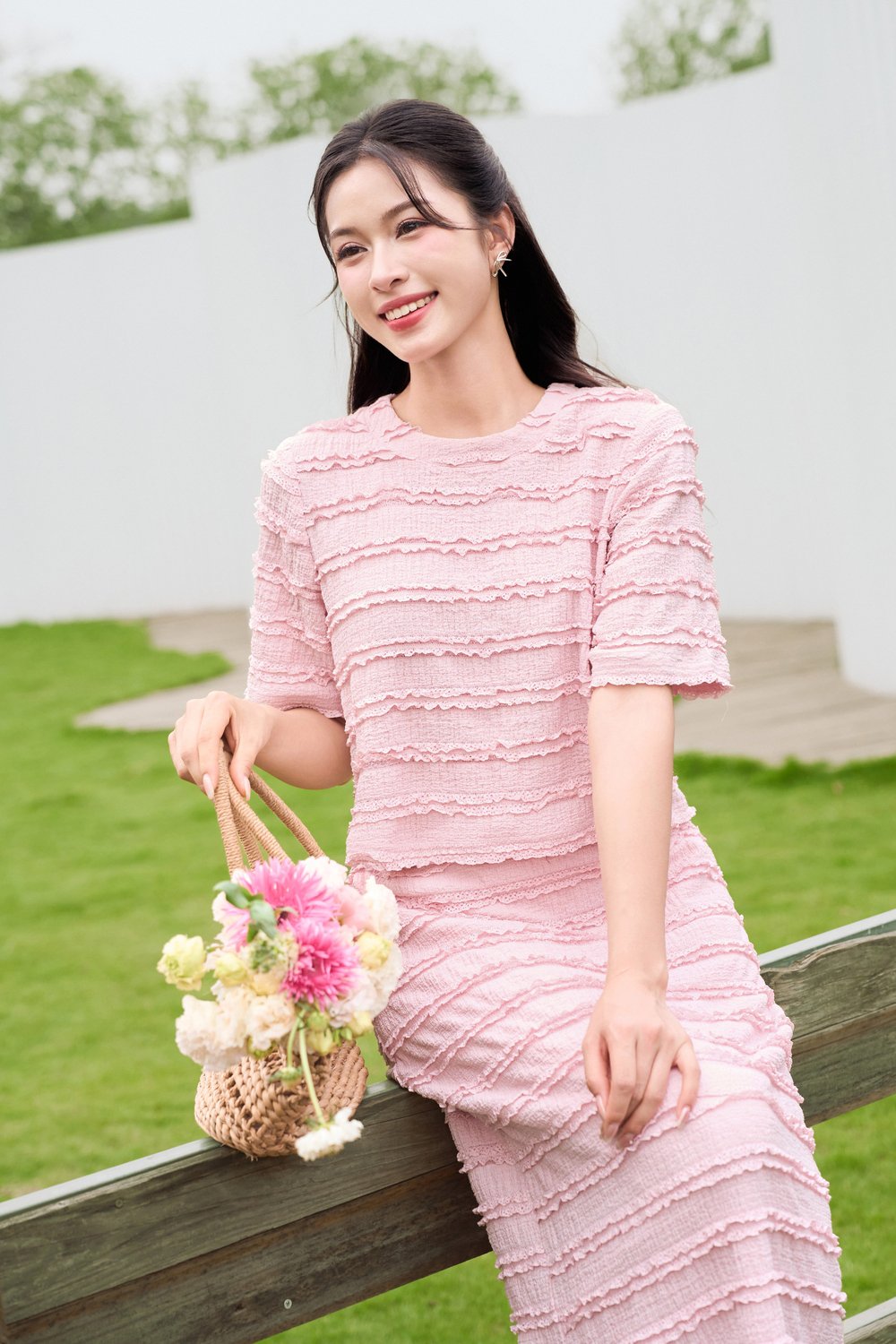 Áo ren bèo tầng dáng ngắn