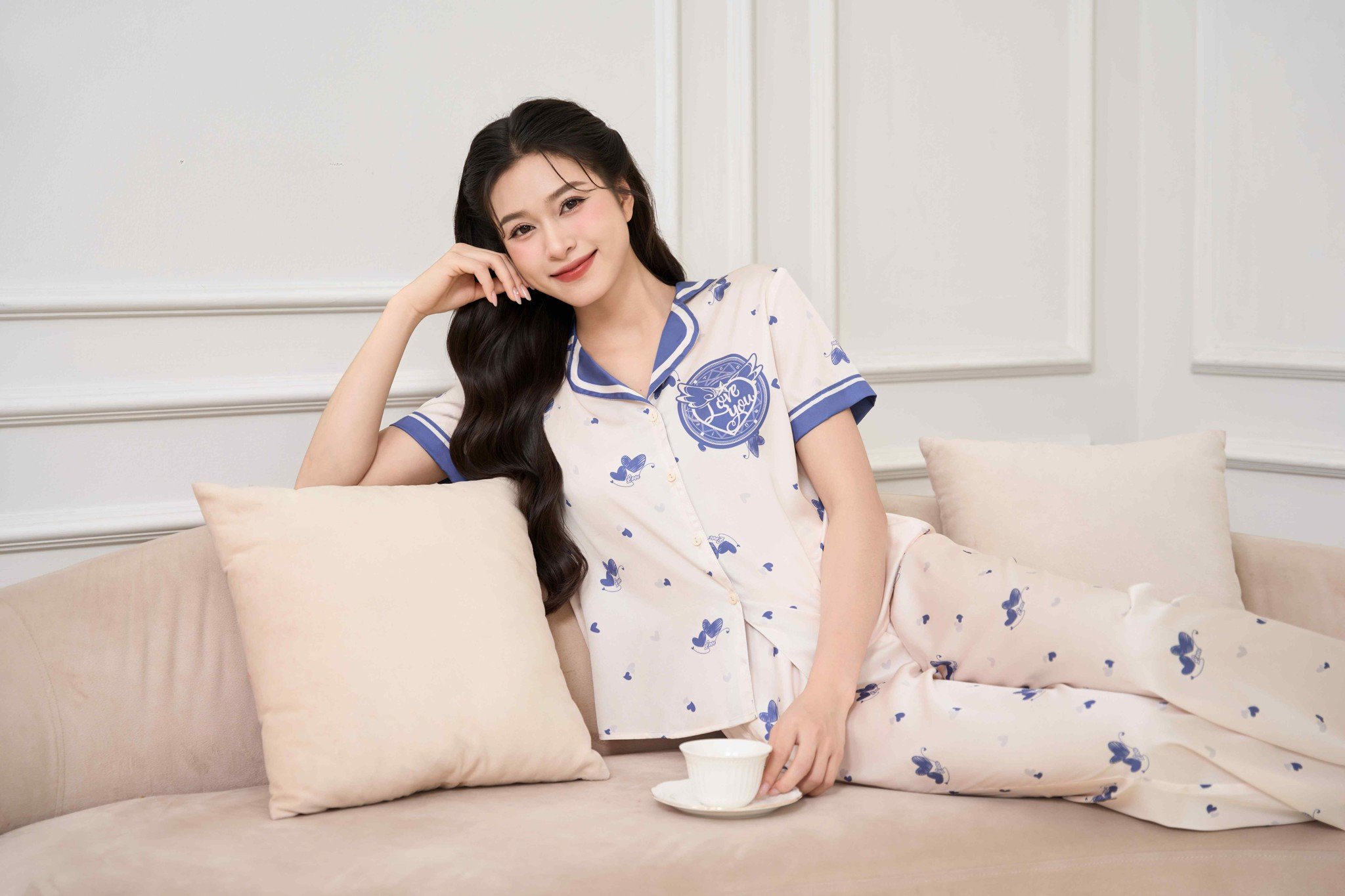 bộ Pijama nữ Cardina dòng cơ bản vải lụa satin thiết kế quần dài họa tiết trái tim