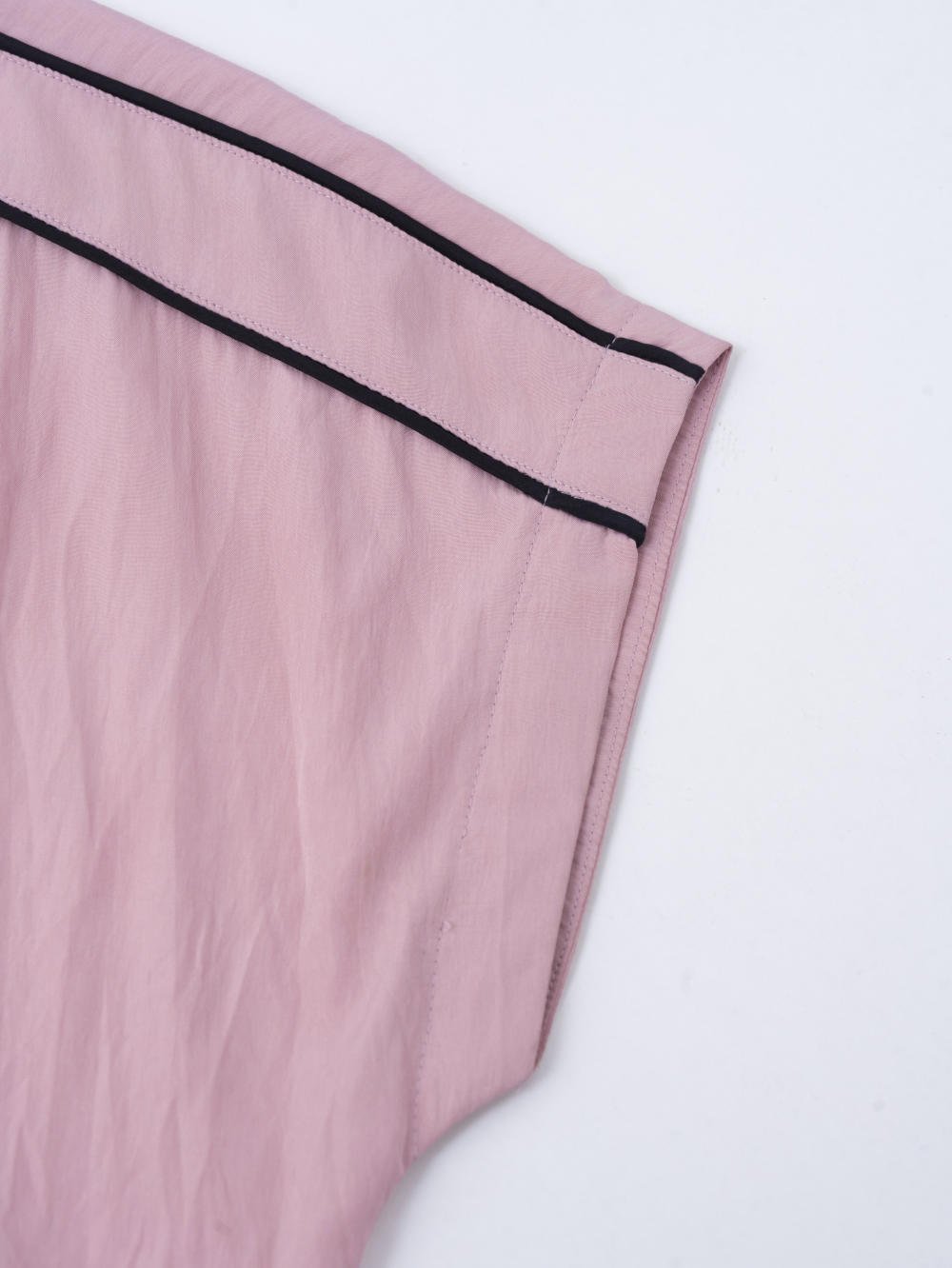 Áo khoác gió thô dáng croptop Breezy chun rút gấu