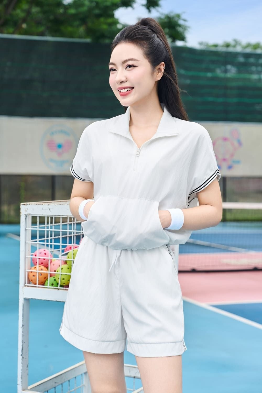 Set đồ short trắng thanh lịch và trẻ trung