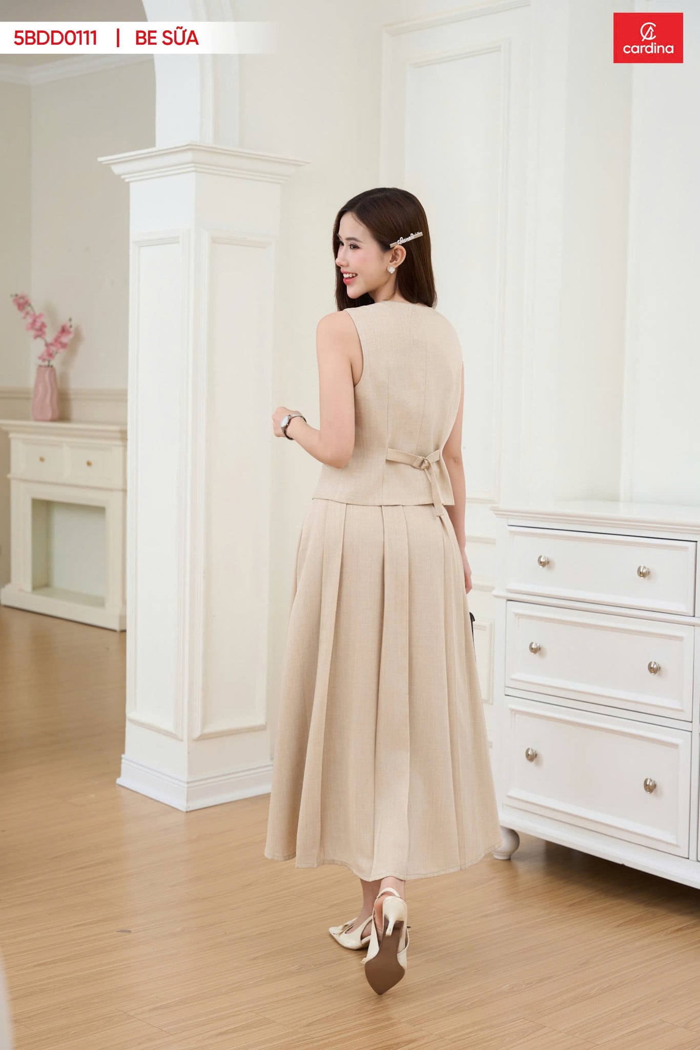 Bộ đũi hàn áo gile chân váy xếp ly