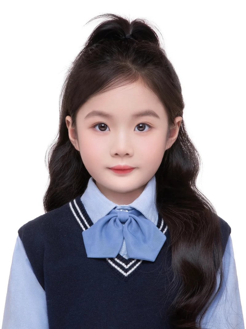 buộc tóc cho bé gái