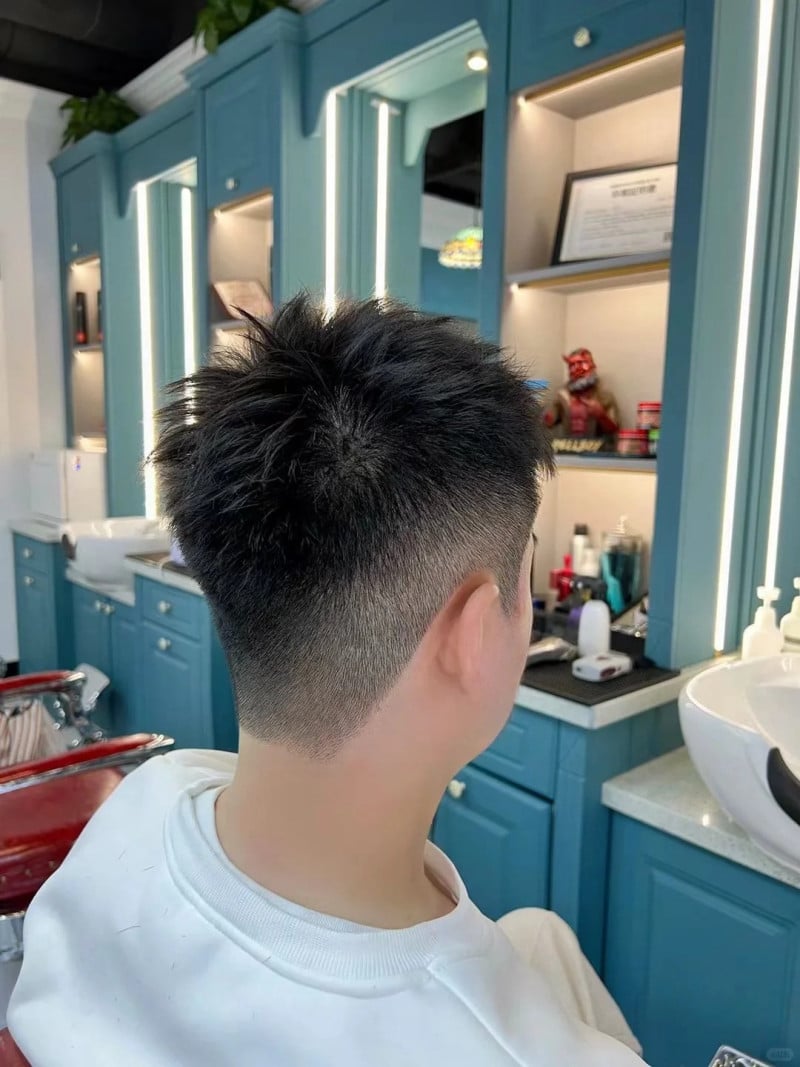 kiểu tóc undercut cho nam mặt tròn