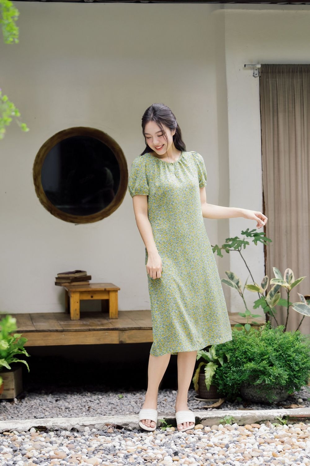 Váy dáng chữ A suông nhẹ họa tiết hoa nhí màu xanh vàng