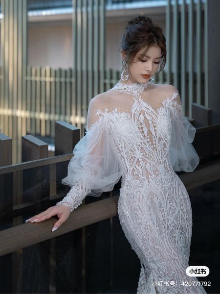 Lưng váy cưới xuyên thấu của Trương Thanh Hải  Ngôi sao