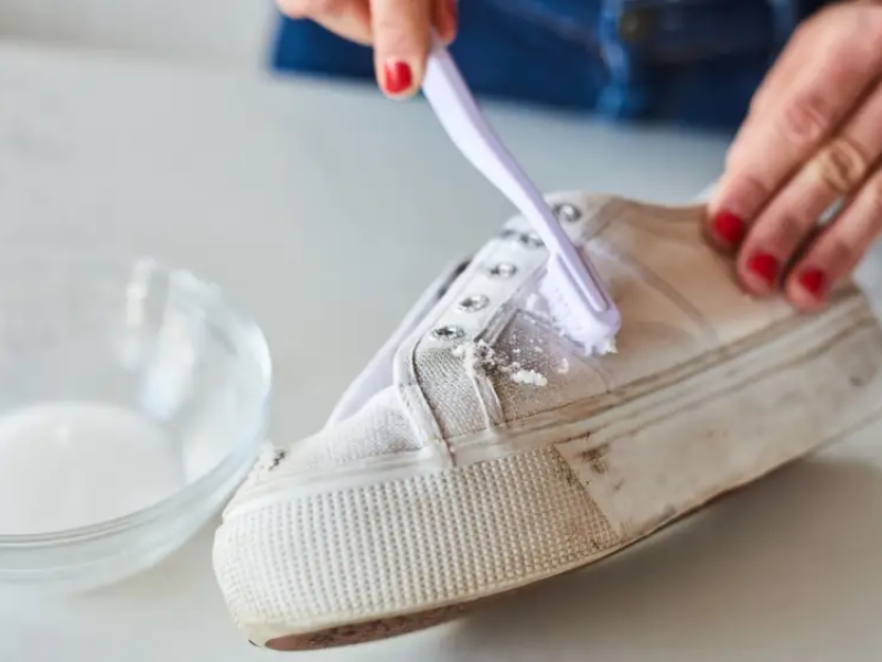 cách giặt giày trắng không bị ố vàng