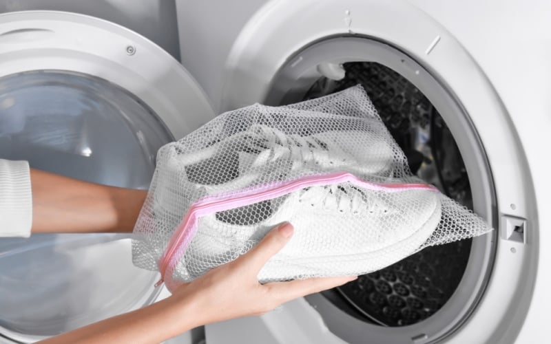 cách giặt giày trắng bị ố vàng