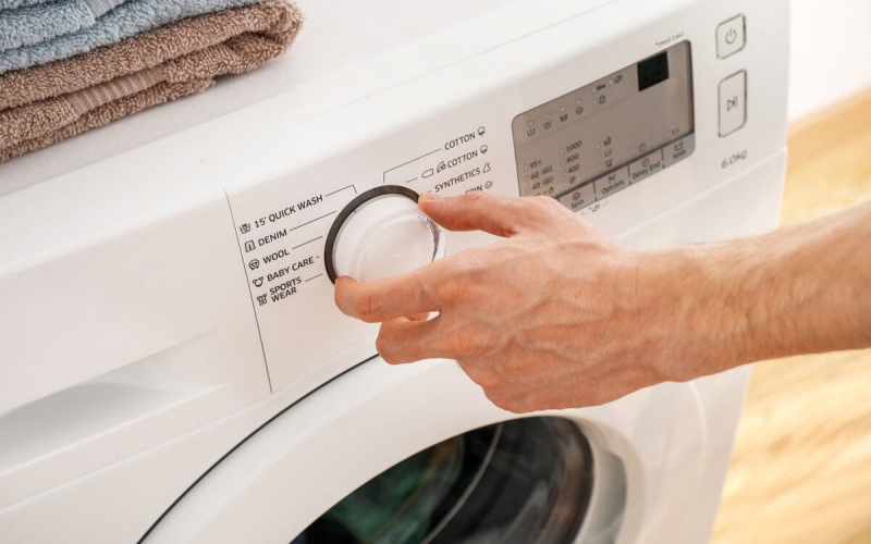 cách xả quần áo thơm lâu bằng máy giặt