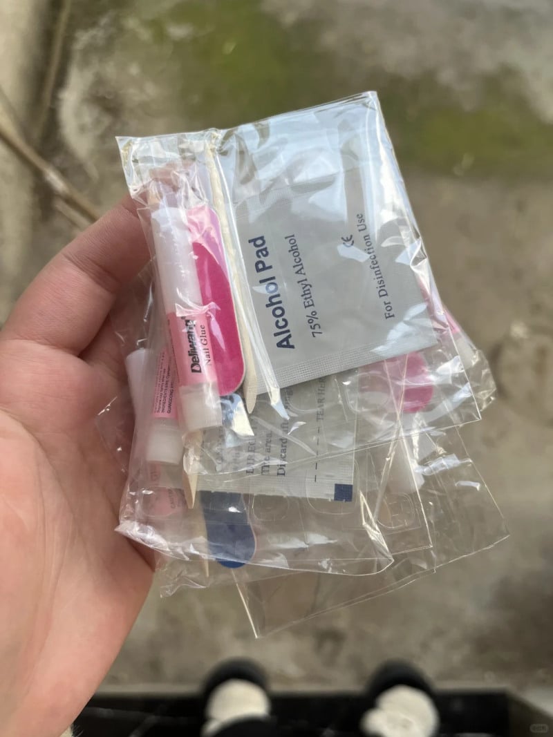 cách gỡ móng tay giả
