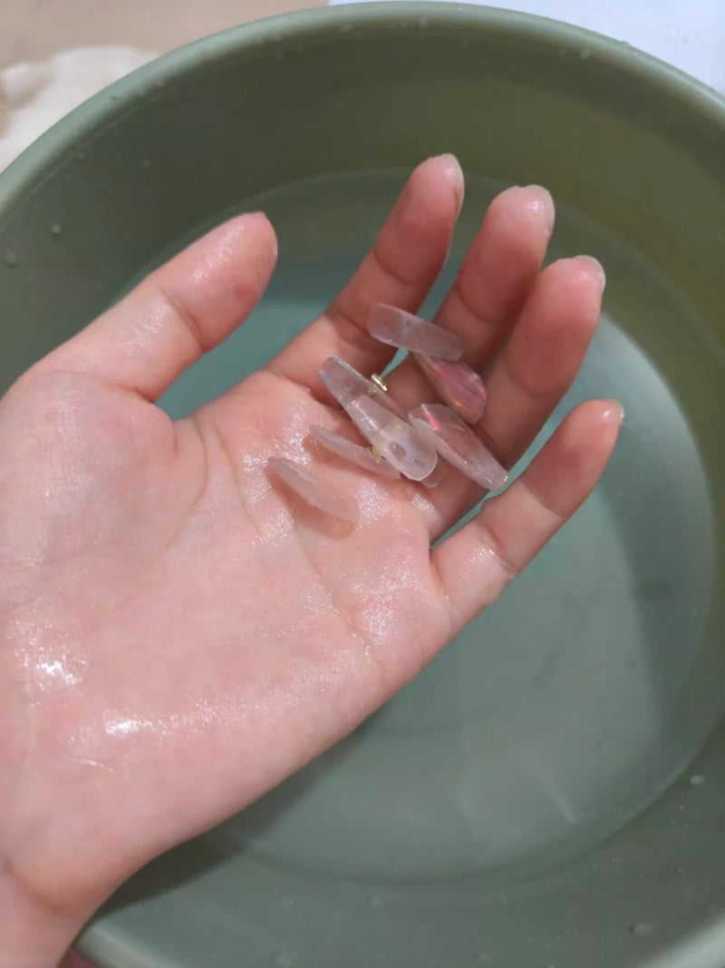 cách gỡ móng tay giả
