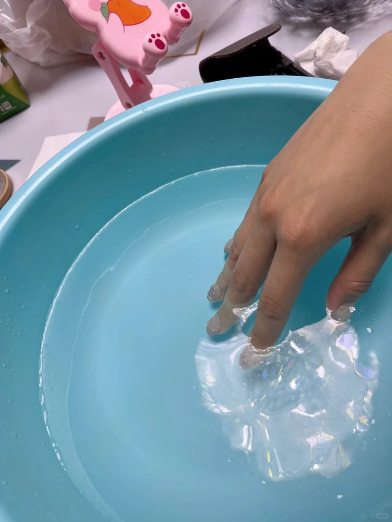 cách gỡ móng tay giả