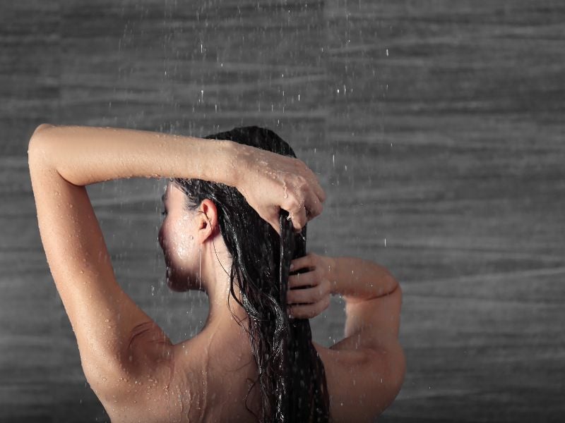 cách gội đầu không bị gàu