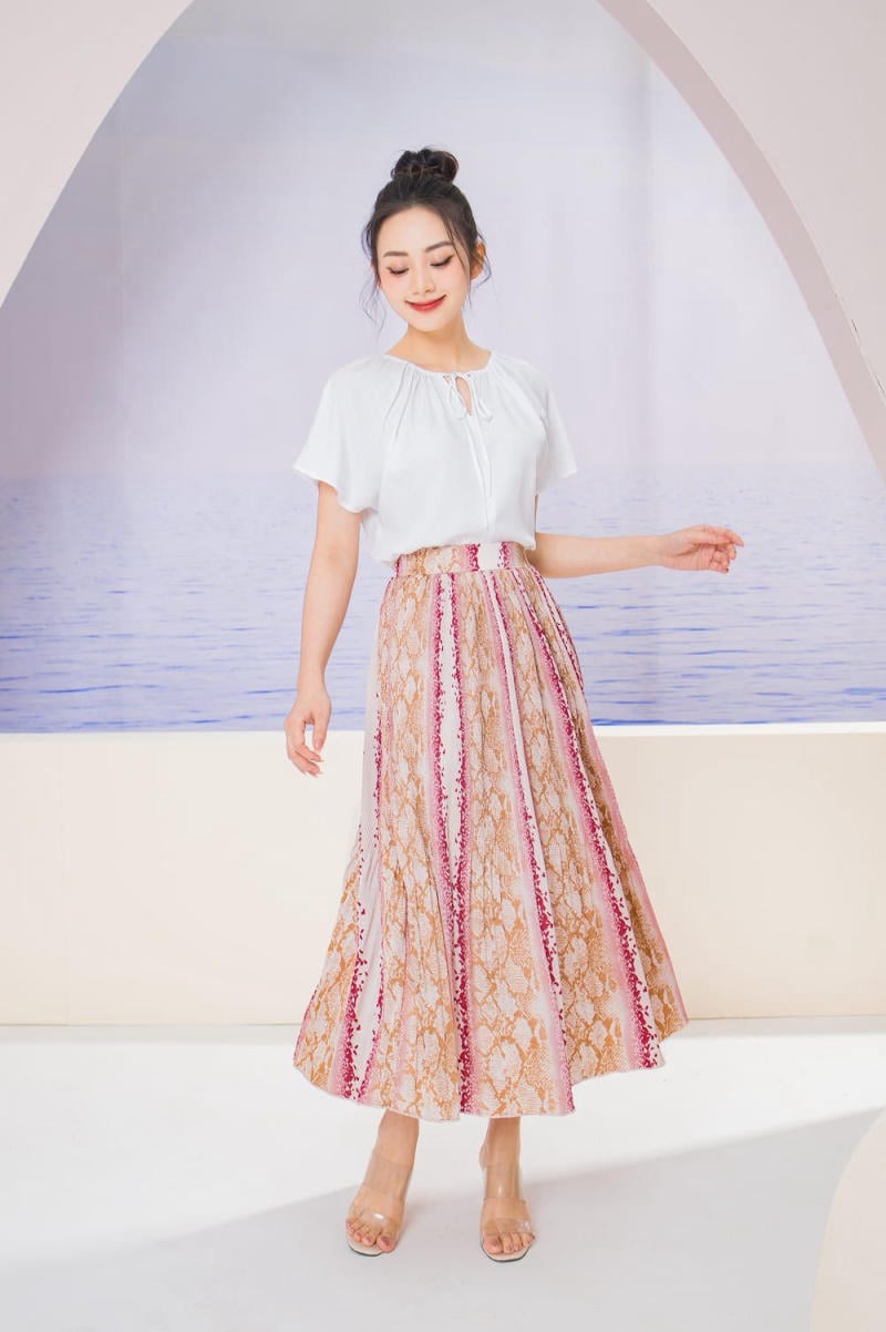 Cách kết hợp chân váy maxi với áo