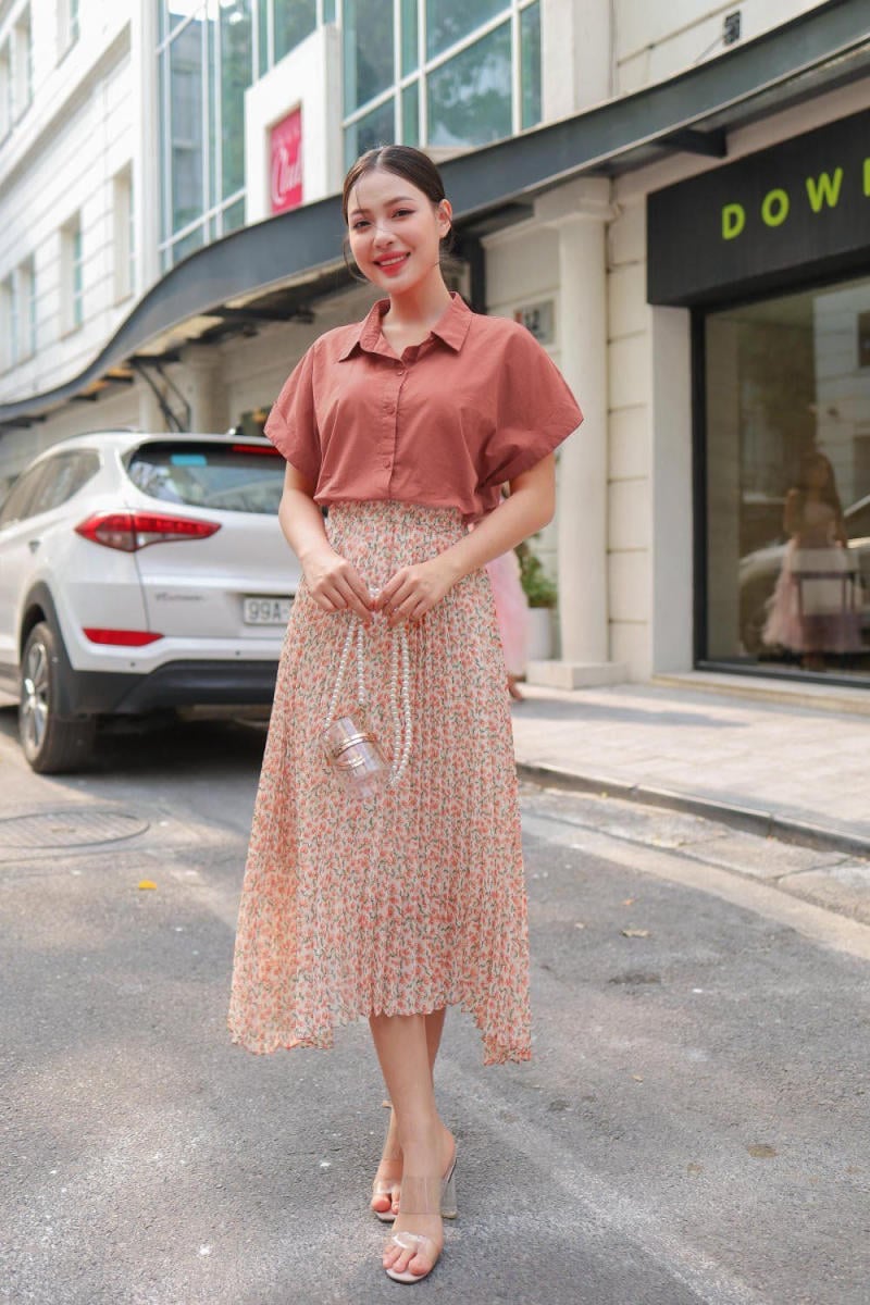 Cách kết hợp chân váy maxi với áo