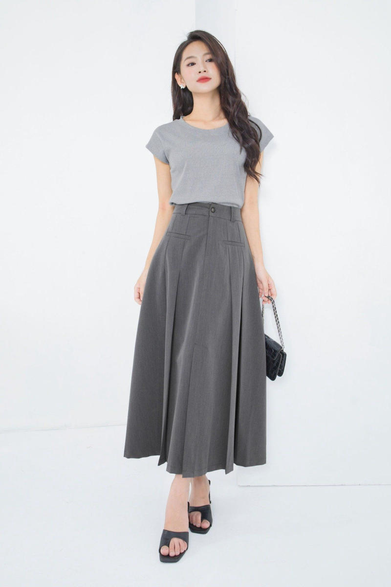 Cách kết hợp chân váy maxi với áo