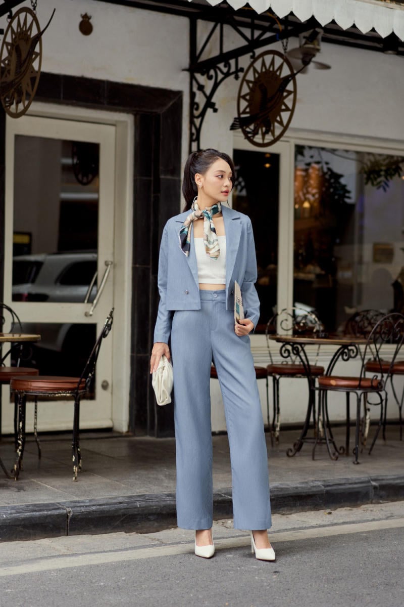 Cách mặc vest nữ không bị già