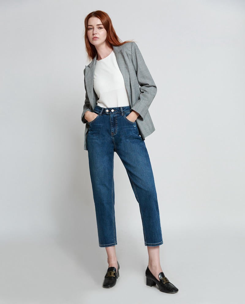 Cách mặc vest nữ không bị già