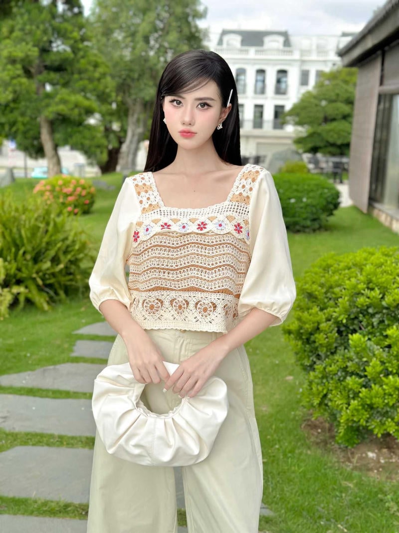 Áo croptop tay phồng mặc với gì