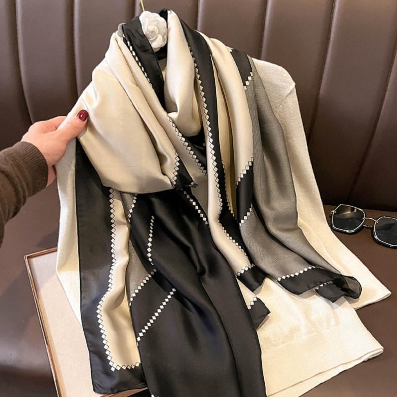 Khăn Lụa + Áo Blazer + Quần Tây