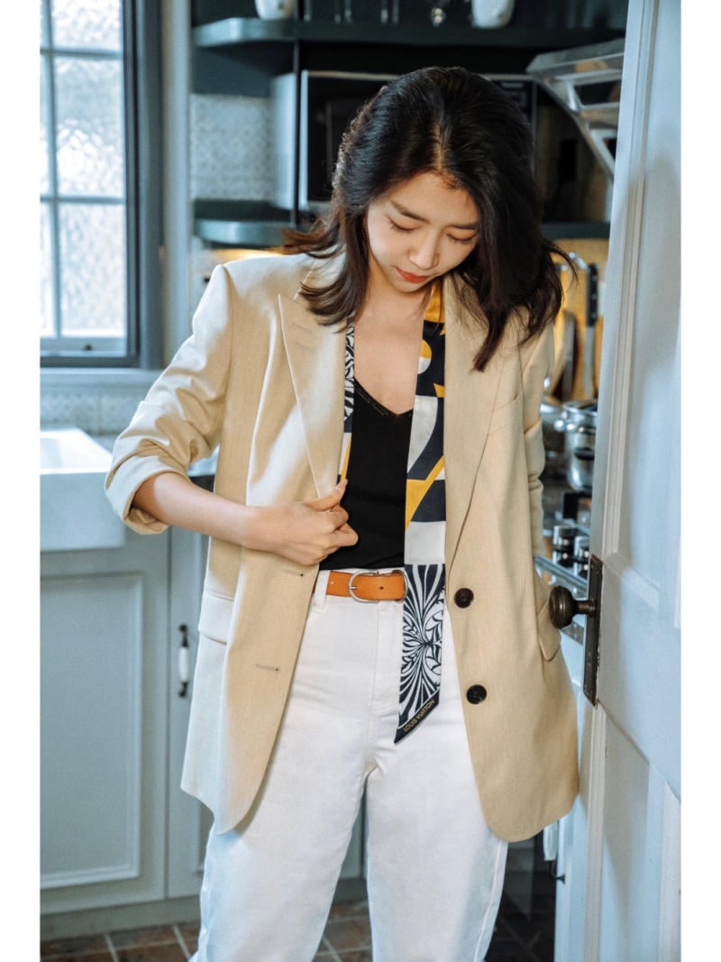 Khăn Lụa + Áo Blazer + Quần Tây