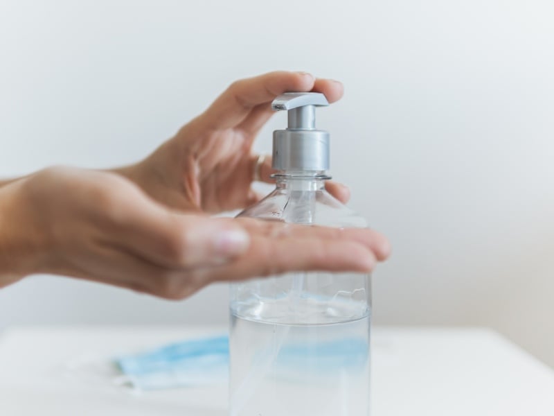cách tẩy mực bút bi trên áo màu