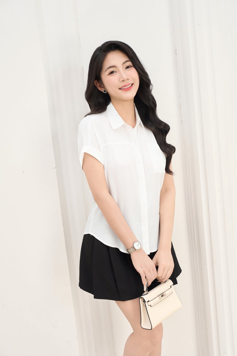 Áo sơ mi vai chờm túi ngực cổ đức thanh lịch
