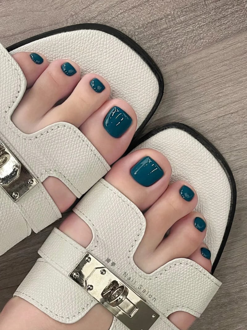 sơn móng chân màu gì cho sáng da