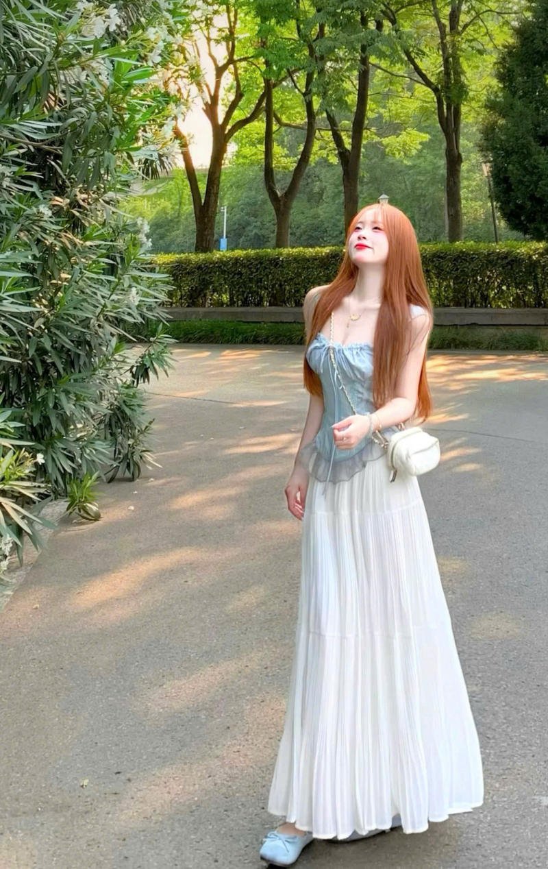 Quyến rũ, hiện đại với áo hai dây/áo croptop