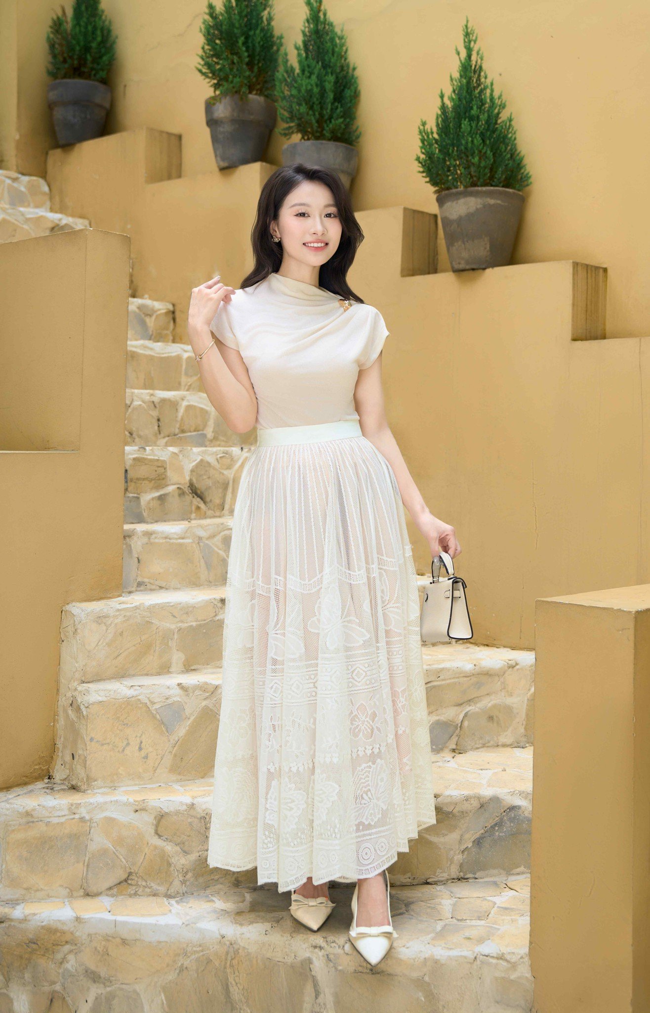 Chân váy Cardina Younger vải ren dáng midi có lót trong