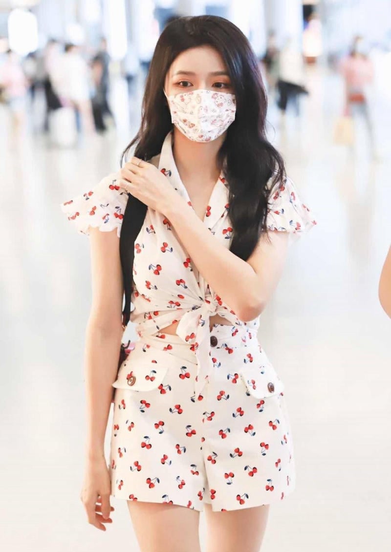 Áo và chân váy cherry