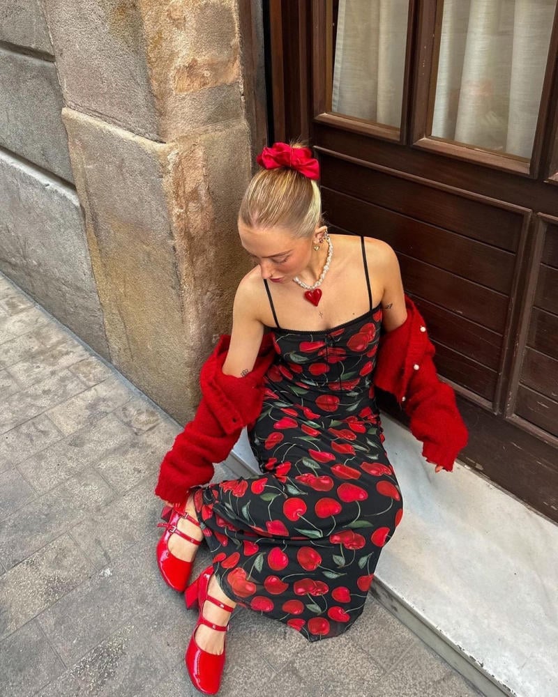 Giải mã sức hút của họa tiết cherry trong dòng chảy thời trang đương đại