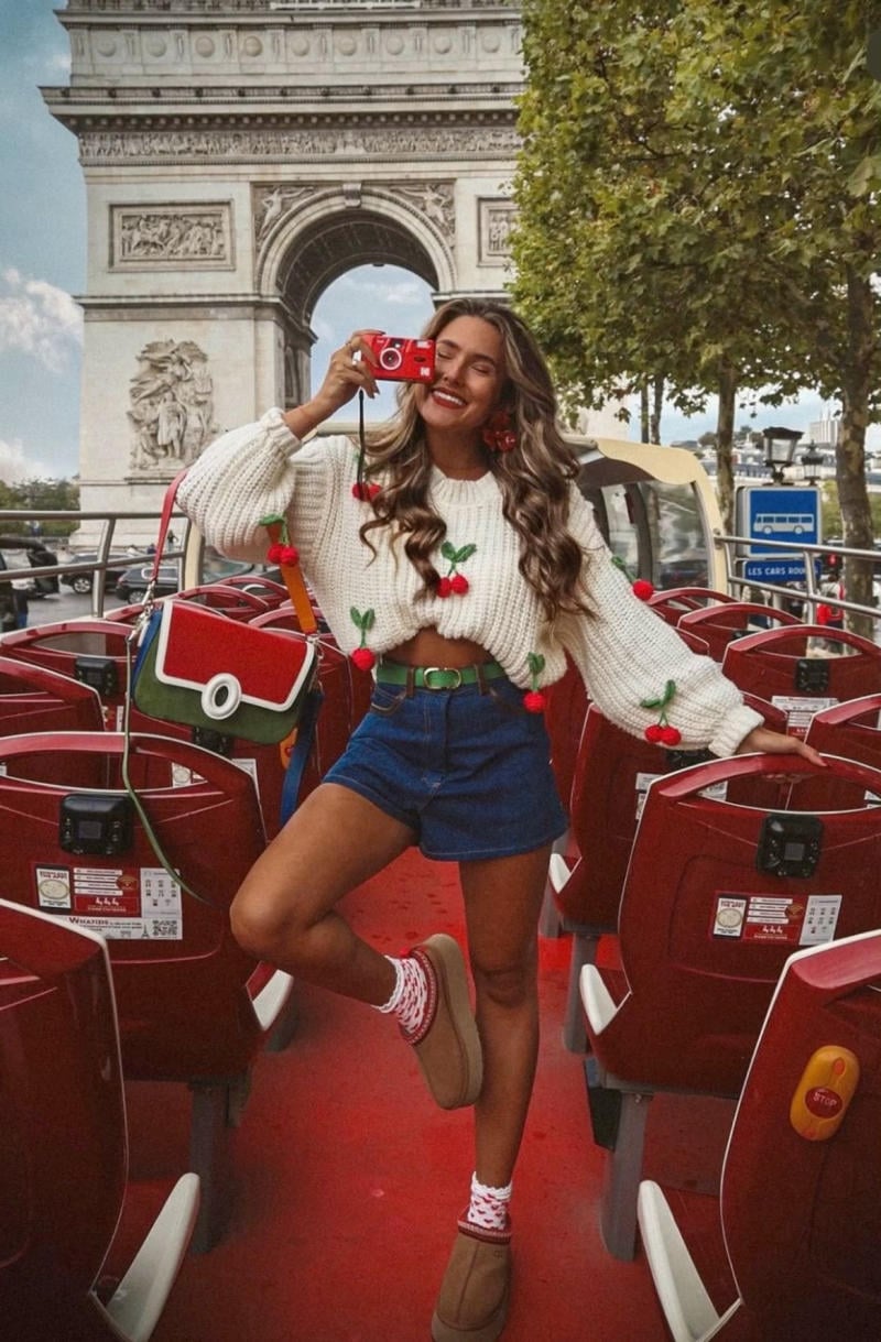 Giải mã sức hút của họa tiết cherry trong dòng chảy thời trang đương đại