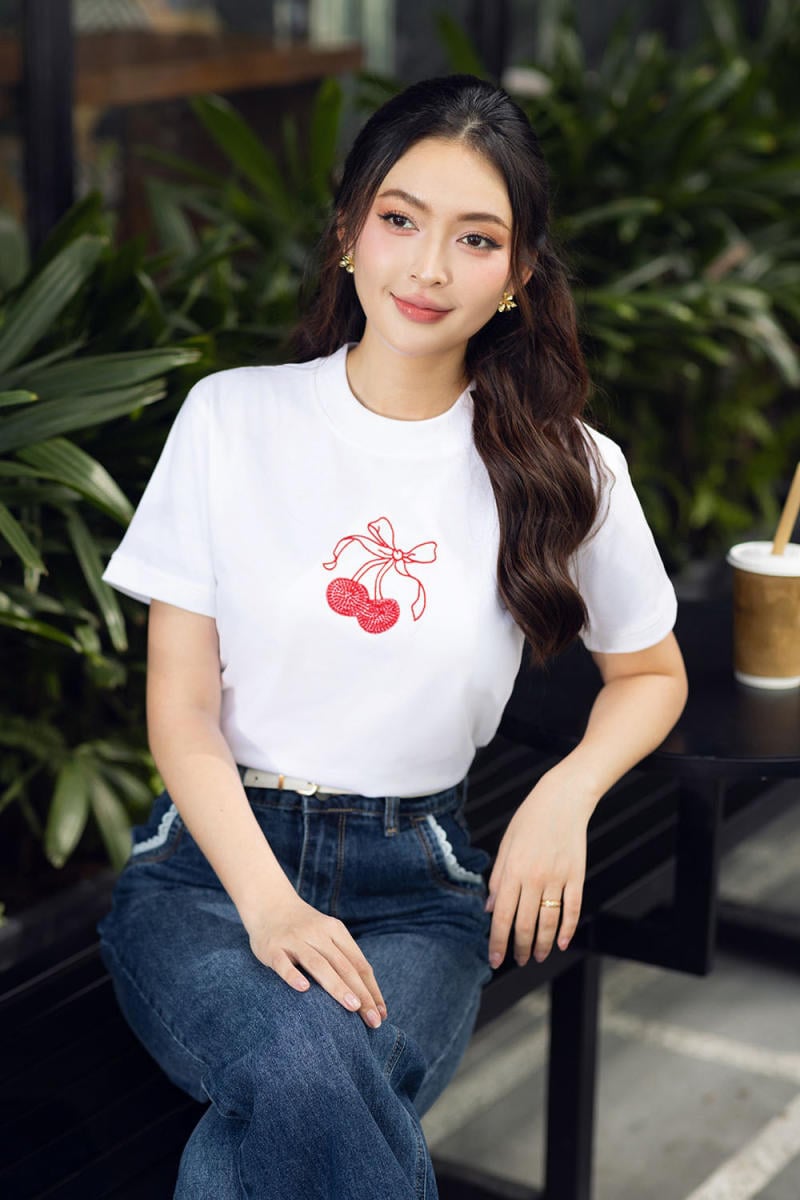 Giải mã sức hút của họa tiết cherry trong dòng chảy thời trang đương đại