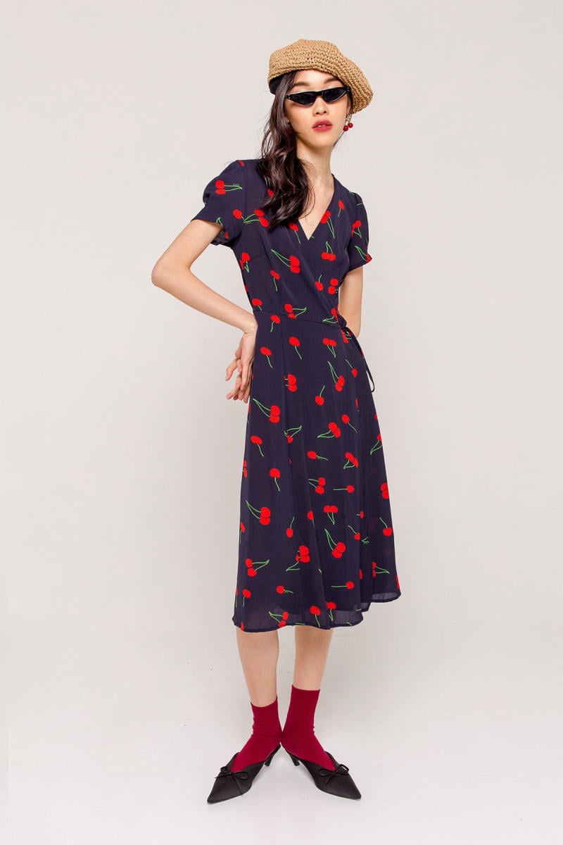 Giải mã sức hút của họa tiết cherry trong dòng chảy thời trang đương đại