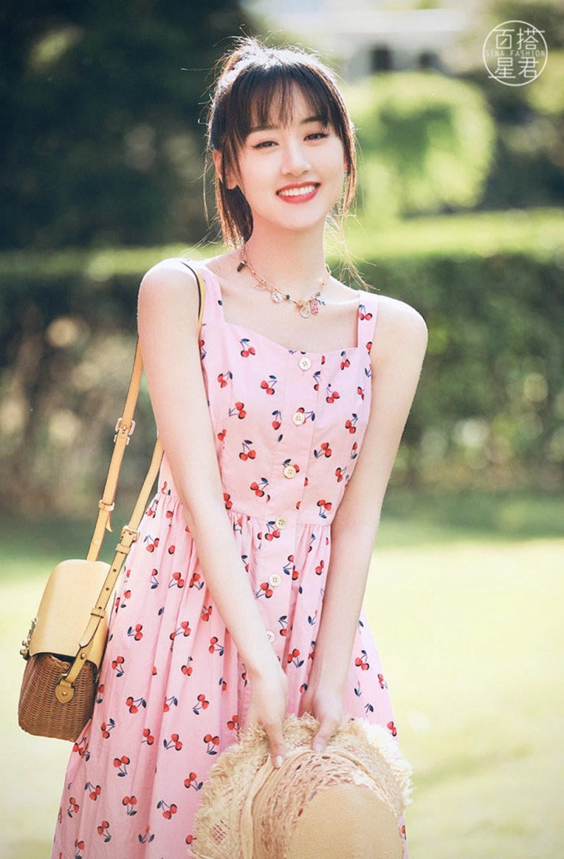 Giải mã sức hút của họa tiết cherry trong dòng chảy thời trang đương đại