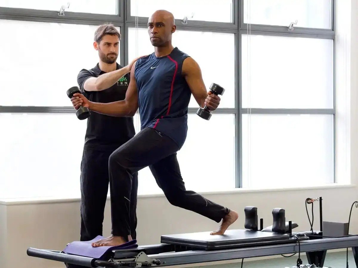 Chọn Đồ Tập Pilates Cho Nam: Sự Thoải Mái và Chức Năng