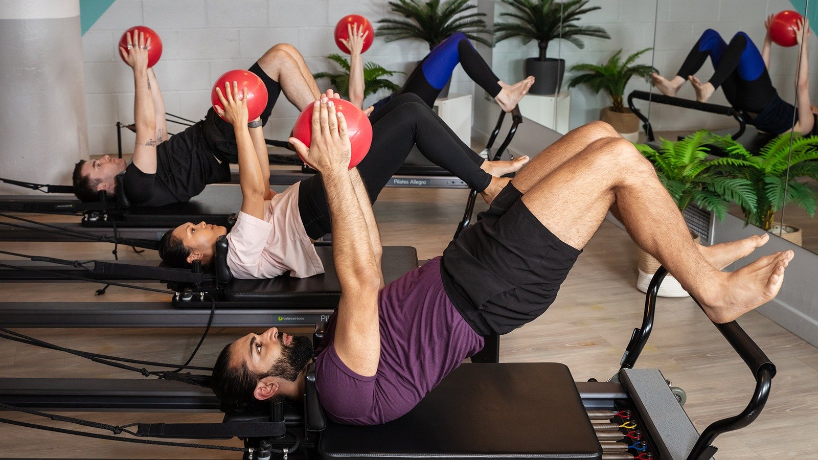 Chọn Đồ Tập Pilates Cho Nam: Sự Thoải Mái và Chức Năng