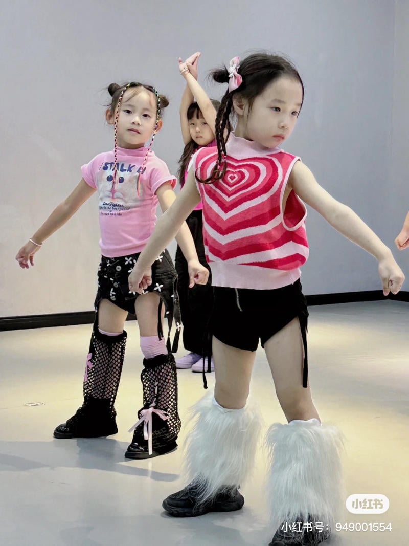trang phục nhảy hiện đại trẻ em