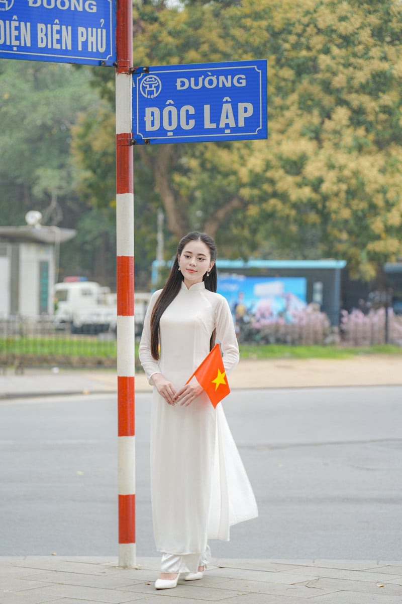 cách tạo sáng chụp ảnh với cờ tổ quốc