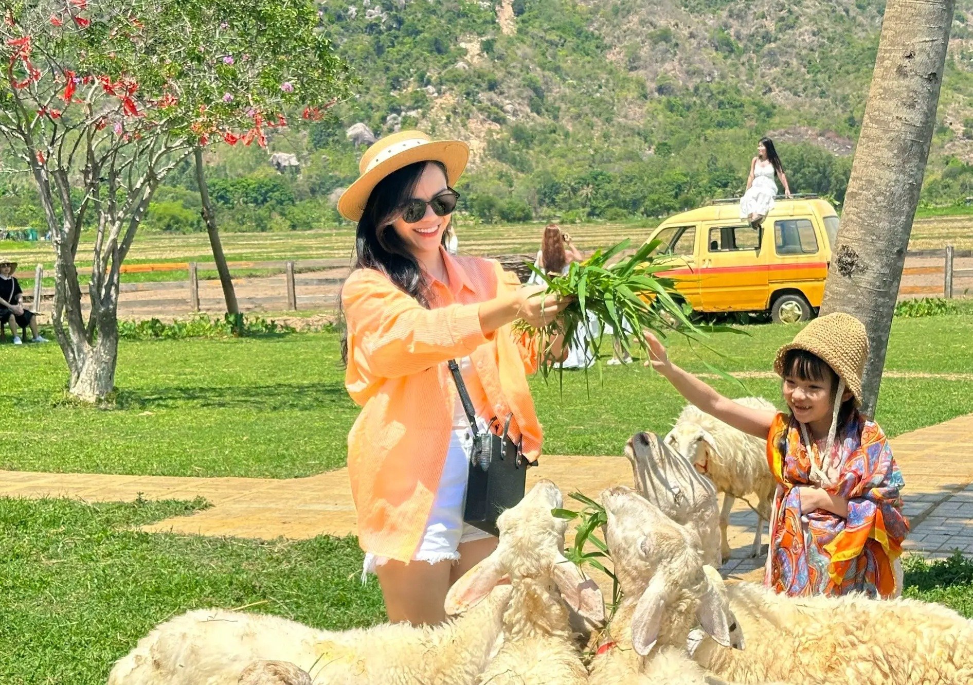 Phụ kiện không thể thiếu để bức ảnh thêm 